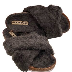 Lucky Brand Women's Grey Fuzzy Sandals. Very good pre-owned condition Size 9.
